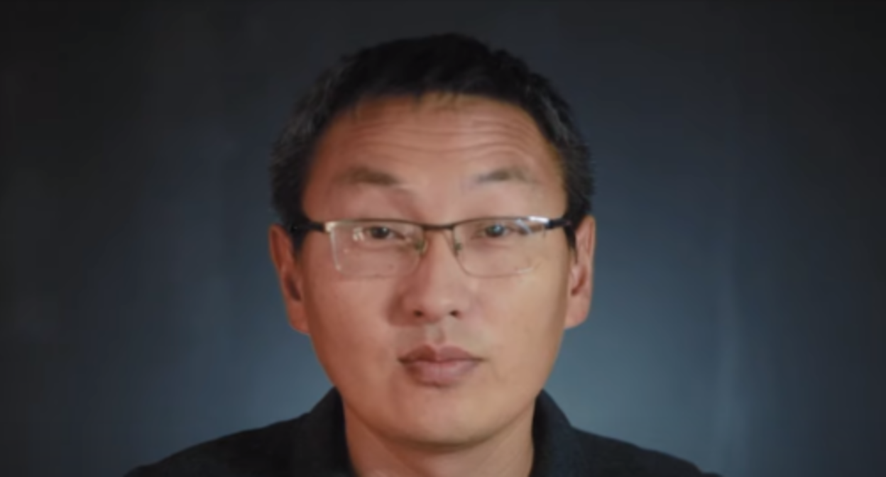 Церен Басангов. Скриншот видео https://www.youtube.com/watch?v=MzqHHX8W7H4
