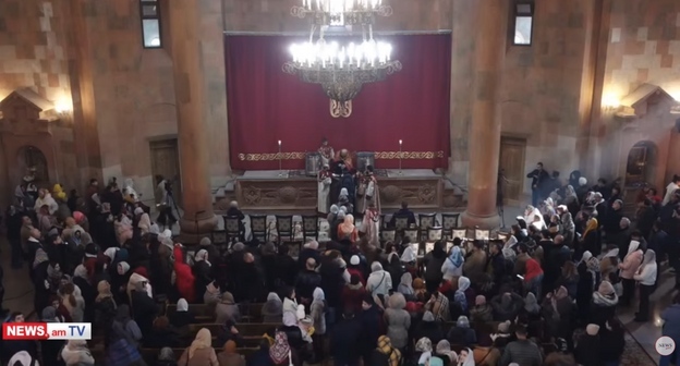 Рождественская служба в Степанакерте. 6 января 2023 года. Кадр видео News.am https://www.youtube.com/watch?v=LwLfo6rzV6g Рождественская служба в Степанакерте. 6 января 2023 года. Кадр видео News.am https://www.youtube.com/watch?v=LwLfo6rzV6g