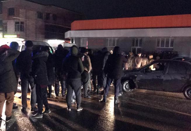 Жители поселка под Махачкалой перекрыли трассу из-за электричества. Фото: chernovik.net https://svtv.org/news/2023-01-13/zhitieli-posiolka/ Жители поселка под Махачкалой перекрыли трассу из-за электричества. Фото: chernovik.net https://svtv.org/news/2023-01-13/zhitieli-posiolka/