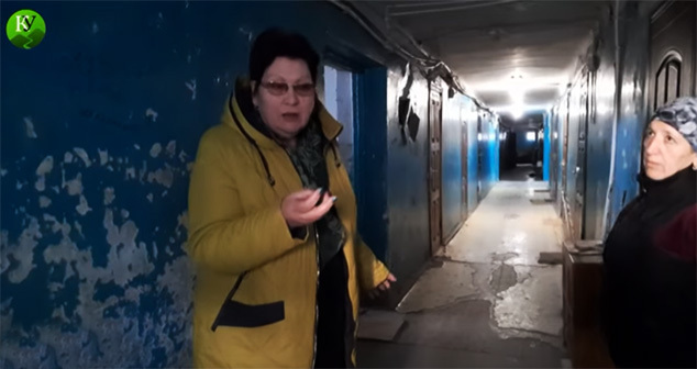 Жители общежития в Каспийске. Скриншот видео "Кавказского узла" https://www.youtube.com/watch?v=e9CR5Lps-mI Жители общежития в Каспийске. Скриншот видео "Кавказского узла" https://www.youtube.com/watch?v=e9CR5Lps-mI