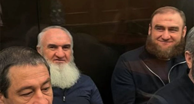 Рауль (слева) и Рауф Арашуковы в зале суда. Фото: пресс-служба Мосгорсуда Рауль (слева) и Рауф Арашуковы в зале суда. Фото: пресс-служба Мосгорсуда