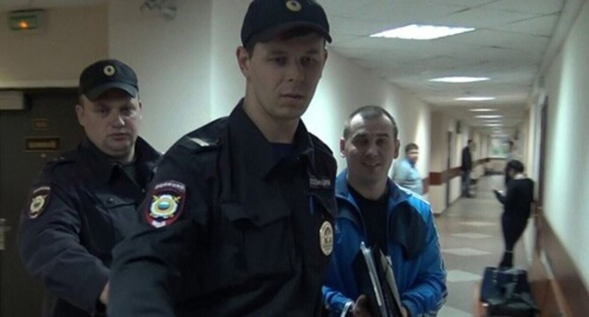 Игорь Нагавкин (справа) в здании суда. Июнь 2017 года. Скриншот видео https://www.youtube.com/watch?v=TlZ5jAB5Sgc Игорь Нагавкин (справа) в здании суда. Июнь 2017 года. Скриншот видео https://www.youtube.com/watch?v=TlZ5jAB5Sgc