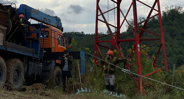 Ремонт линии "Ачгуара" в Абхазии. Фото: https://apsnypress.info/ru/home/novosti/item/1712-abkhazskie-i-rossijskie-spetsialisty-vedut-remontnye-raboty-na-vl-achguara#gallery81f46cc216-6 Ремонт линии "Ачгуара" в Абхазии. Фото: https://apsnypress.info/ru/home/novosti/item/1712-abkhazskie-i-rossijskie-spetsialisty-vedut-remontnye-raboty-na-vl-achguara#gallery81f46cc216-6