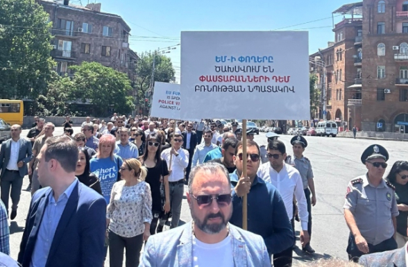 Шествие адвокатов в Ереване. 11 июля 2023 г. Фото: https://www.7or.am/ru/news/view/256430/ Шествие адвокатов в Ереване. 11 июля 2023 г. Фото: https://www.7or.am/ru/news/view/256430/