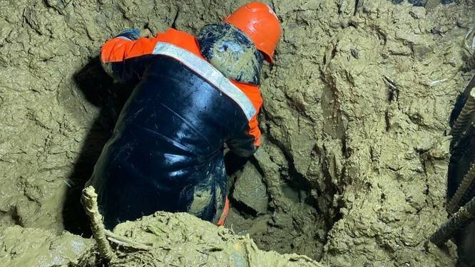 Устранение аварии на водопроде. Фото: https://93.ru/text/tags/avariya-na-vodovode-v-sochi/ Устранение аварии на водопроде. Фото: https://93.ru/text/tags/avariya-na-vodovode-v-sochi/