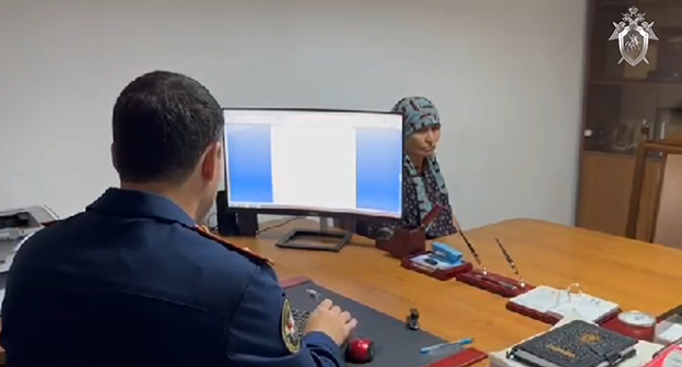 Расследование уголовного дела в связи с истязанием пациента в психоневрологическом диспансере Дагестана. Скриншот видео https://t.me/sledcom_press/7764 Расследование уголовного дела в связи с истязанием пациента в психоневрологическом диспансере Дагестана. Скриншот видео https://t.me/sledcom_press/7764