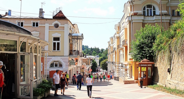 Ессентуки, фото: https://ru.wikipedia.org/wiki/%D0%95%D1%81%D1%81%D0%B5%D0%BD%D1%82%D1%83%D0%BA%D0%B8 Ессентуки, фото: https://ru.wikipedia.org/wiki/%D0%95%D1%81%D1%81%D0%B5%D0%BD%D1%82%D1%83%D0%BA%D0%B8