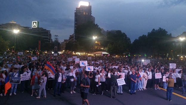 Митинг в Ереване, 25 июля 2023 года. Фото Тиграна Петросяна для "Кавказского узла". Митинг в Ереване, 25 июля 2023 года. Фото Тиграна Петросяна для "Кавказского узла".