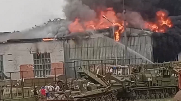 Пожар в воинской части Георгиевска. Фото:
georgievsk_live / Telegram Пожар в воинской части Георгиевска. Фото:
georgievsk_live / Telegram
