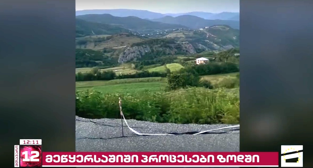 Участок дороги около села Зоди. Кадр видео телеканала "Мтавари" https://mtavari.tv/news/132547-zodis-mtskhovreblebi-jorjian-manganezis Участок дороги около села Зоди. Кадр видео телеканала "Мтавари" https://mtavari.tv/news/132547-zodis-mtskhovreblebi-jorjian-manganezis