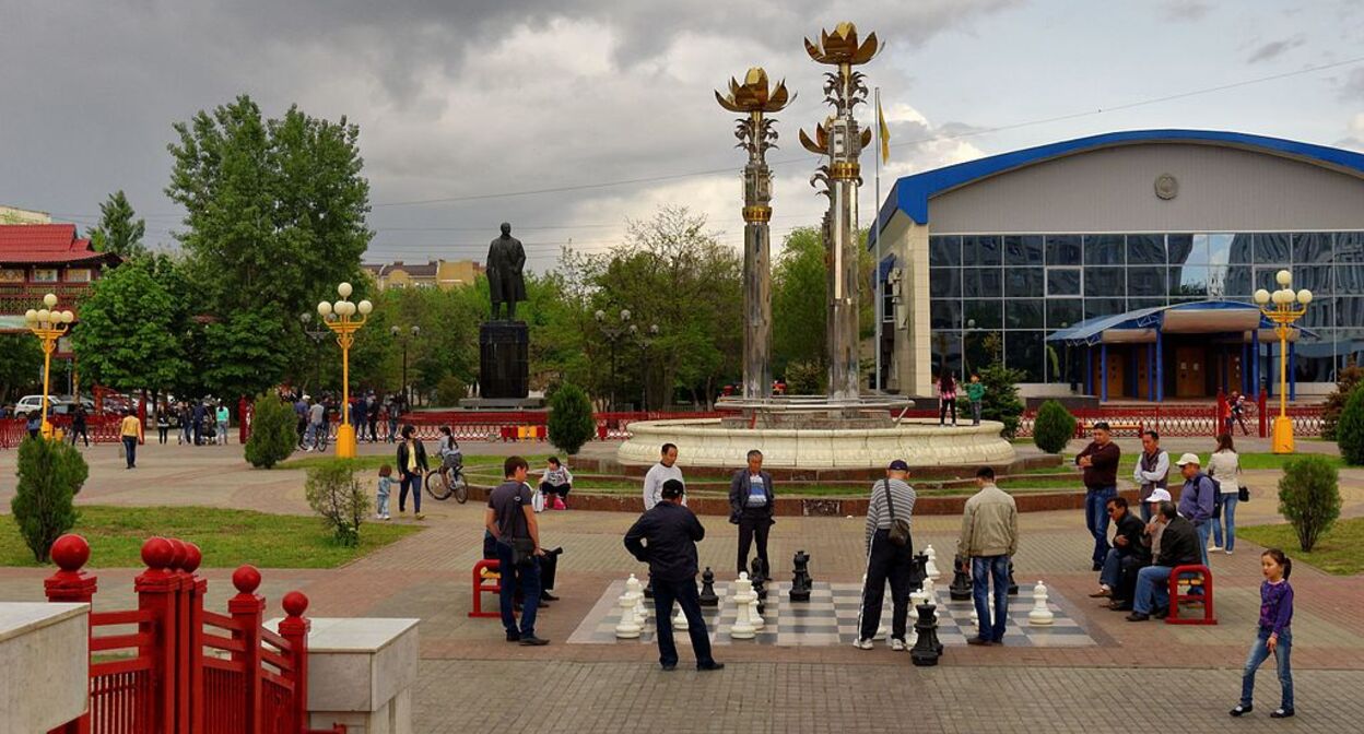 Элиста. Площадь Ленина. Фото: Alexxx1979. https://ru.wikipedia.org