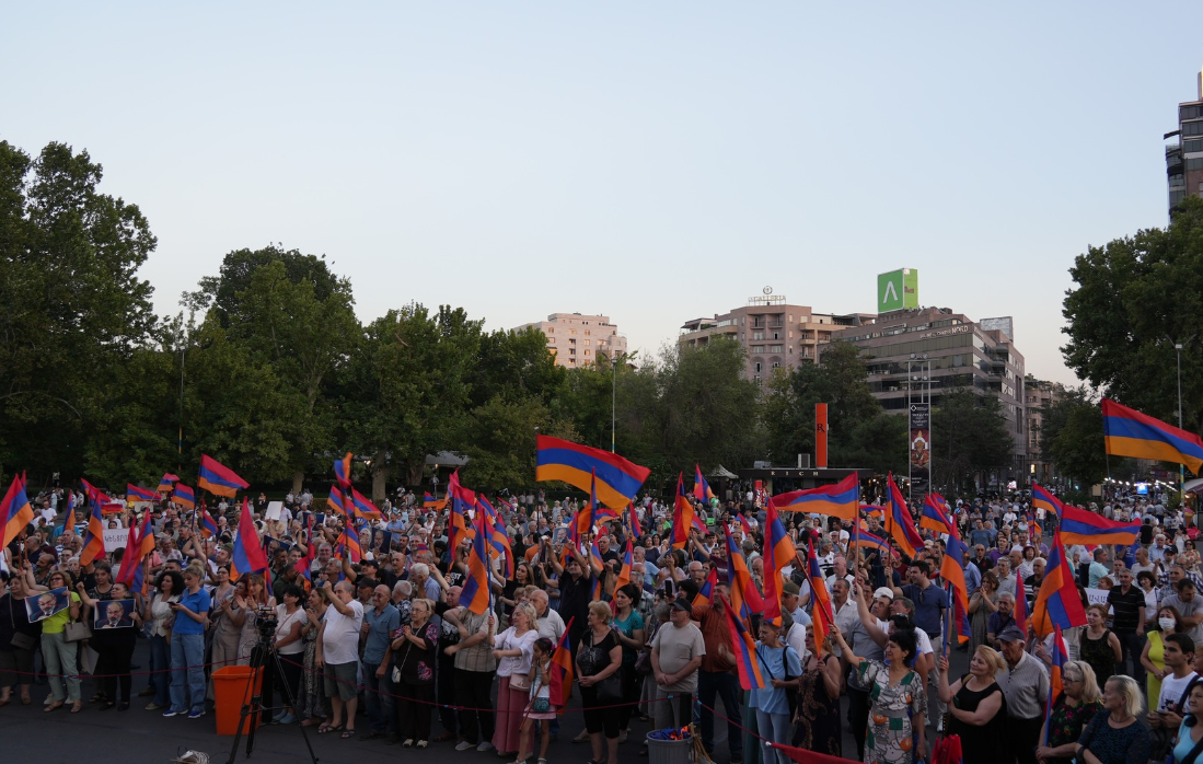 Участники митинга движения "Национально-демократический полюс". Фото от 24.08.23 из Facebook движения (деятельность компании Meta, владеющей Facebook, запрещена в России). Участники митинга движения "Национально-демократический полюс". Фото от 24.08.23 из Facebook движения (деятельность компании Meta, владеющей Facebook, запрещена в России).