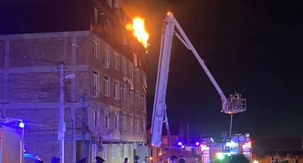 Пожар после взрыва газа в Махачкале, стоп-кадр видео https://t.me/chernovik/59990 Пожар после взрыва газа в Махачкале, стоп-кадр видео https://t.me/chernovik/59990