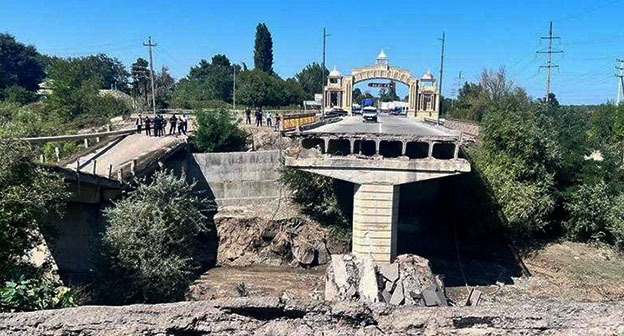 Мост через реку Гудиалчай обрушился. Фото https://report.az/ru/infrastruktura/v-hachmaze-na-meste-obrushivshegosya-v-rezultate-selej-mosta-postroyat-novyj/ Мост через реку Гудиалчай обрушился. Фото https://report.az/ru/infrastruktura/v-hachmaze-na-meste-obrushivshegosya-v-rezultate-selej-mosta-postroyat-novyj/