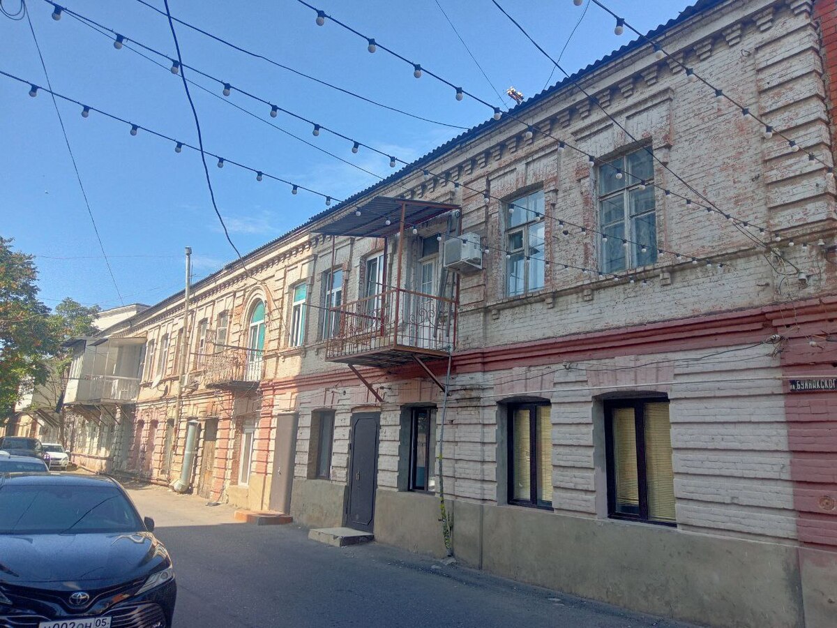 Дом-корабль в Махачкале. Фото: https://t.me/old_makhachkala/2004 Дом-корабль в Махачкале. Фото: https://t.me/old_makhachkala/2004