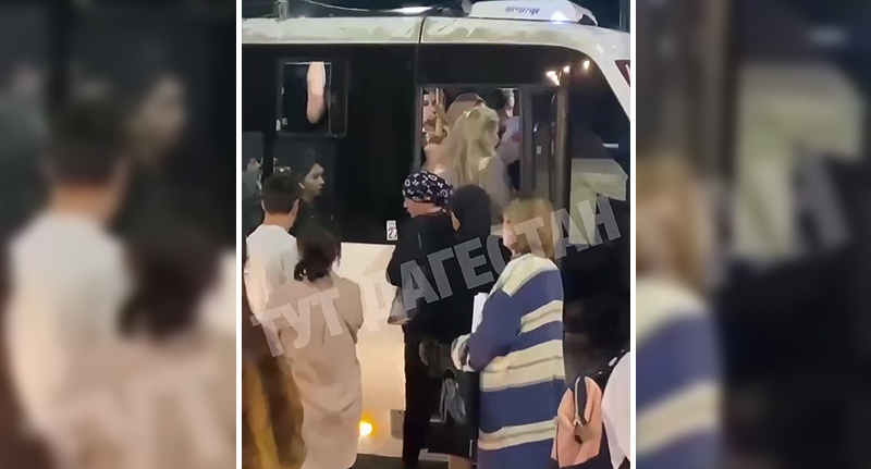Переполненная маршрутка в Махачкале. Стоп-кадр из видео https://www.instagram.com/p/CxXepU2LI/ Переполненная маршрутка в Махачкале. Стоп-кадр из видео https://www.instagram.com/p/CxXepU2LI/