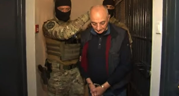 Задержание Бако Саакяна. Скриншот видео https://dtx.gov.az/az/news/1791 Задержание Бако Саакяна. Скриншот видео https://dtx.gov.az/az/news/1791