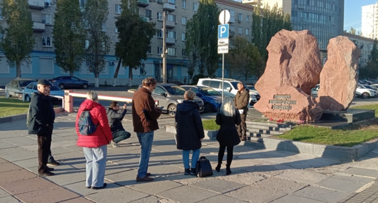 Участники акции "Возвращение имен". Волгоград, 22 октября 2023 года. Фото Вячеслава Ященко для "Кавказского узла".