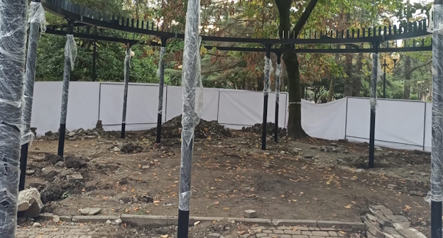 Работы на Цветном бульваре в Сочи, фото корреспондента "Кавказского узла" Работы на Цветном бульваре в Сочи, фото корреспондента "Кавказского узла"