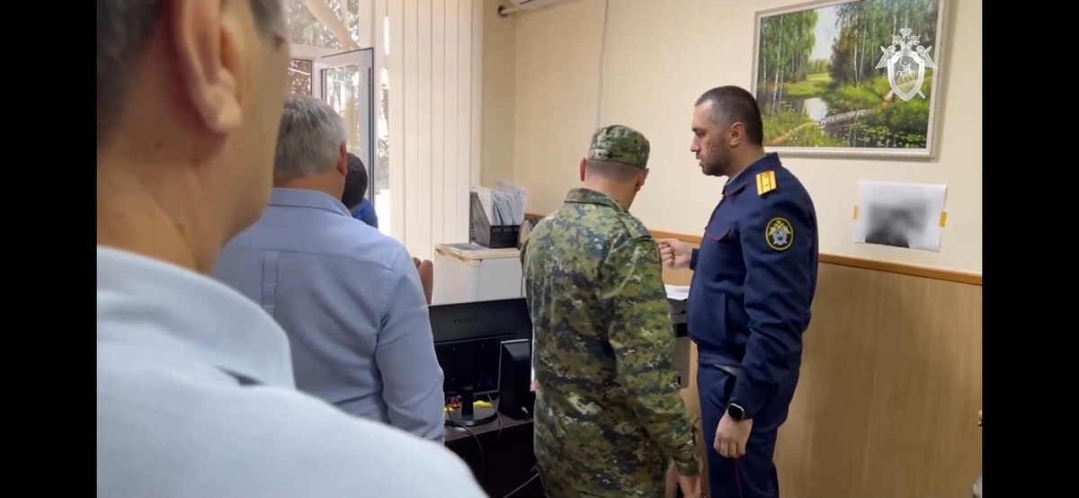 Обыски в мэрии Буйнакска. Скриншот видео https://t.me/dagestan_sledcom05/1610 Обыски в мэрии Буйнакска. Скриншот видео https://t.me/dagestan_sledcom05/1610