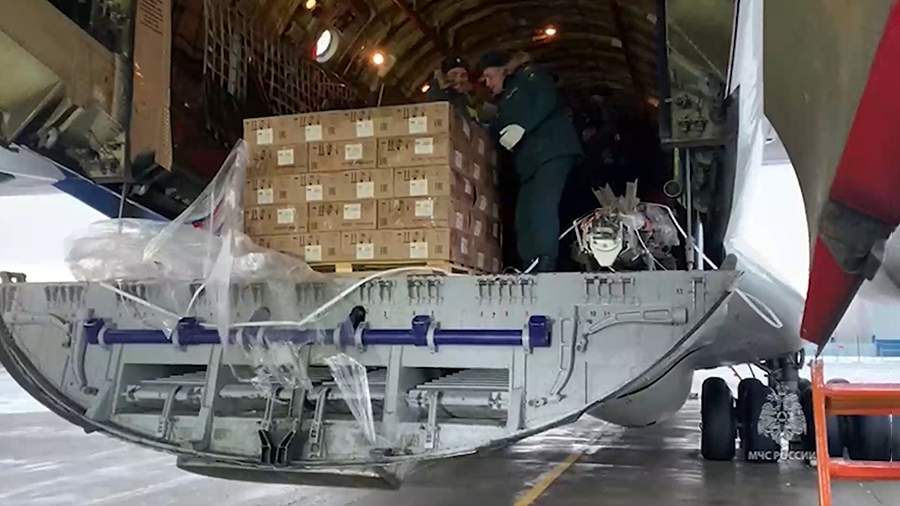 Спецборт МЧС России с гуманитарной помощью из России прибыл в аэропорт города Ереван. Фото: МЧС России Спецборт МЧС России с гуманитарной помощью из России прибыл в аэропорт города Ереван. Фото: МЧС России