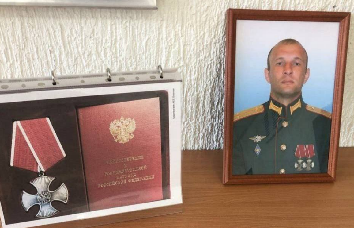 Открытие парты Героя Антону Мухину. Скриншот фото из Telegram-канала администрации Майкопского района от 22.12.23, https://t.me/mr_01_mr/2591
У Открытие парты Героя Антону Мухину. Скриншот фото из Telegram-канала администрации Майкопского района от 22.12.23, https://t.me/mr_01_mr/2591
У