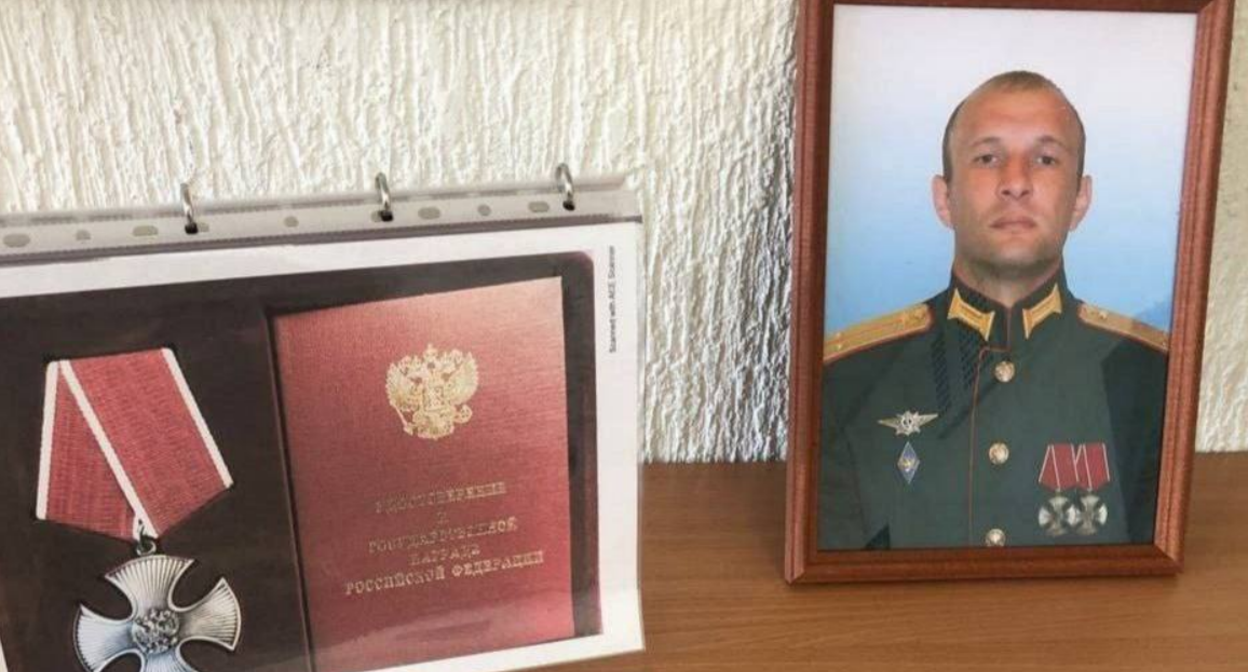 Открытие парты Героя Антону Мухину. Скриншот фото из Telegram-канала администрации Майкопского района от 22.12.23, https://t.me/mr_01_mr/2591
У Открытие парты Героя Антону Мухину. Скриншот фото из Telegram-канала администрации Майкопского района от 22.12.23, https://t.me/mr_01_mr/2591
У