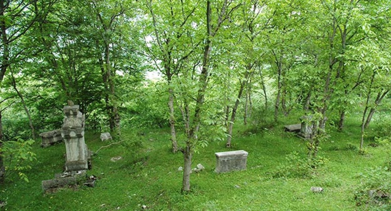 Шушинское армянское историческое кладбище. Фото: https://www.facebook.com/photo/?fbid=665560255725049&set=pcb.665560695725005 Шушинское армянское историческое кладбище. Фото: https://www.facebook.com/photo/?fbid=665560255725049&set=pcb.665560695725005