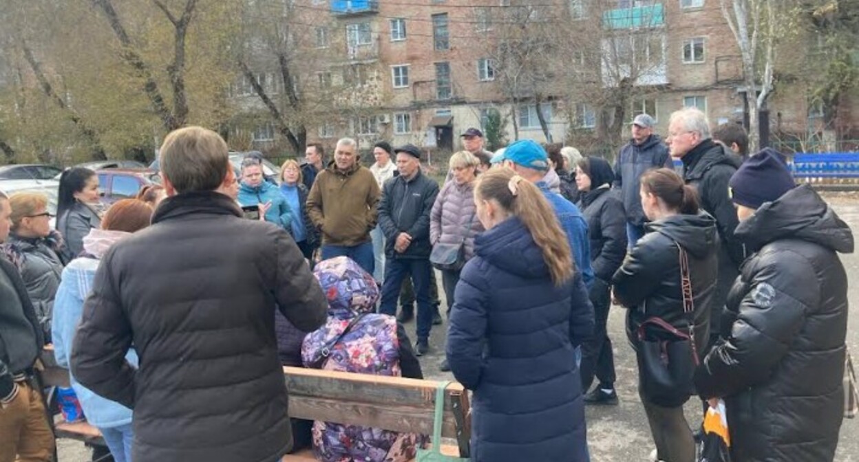 Собрание жильцов обрушившегося дома в Астрахани. 25.11.23. Фото предоставлено "Кавказскому узлу" Олегом Шеиным. Собрание жильцов обрушившегося дома в Астрахани. 25.11.23. Фото предоставлено "Кавказскому узлу" Олегом Шеиным.