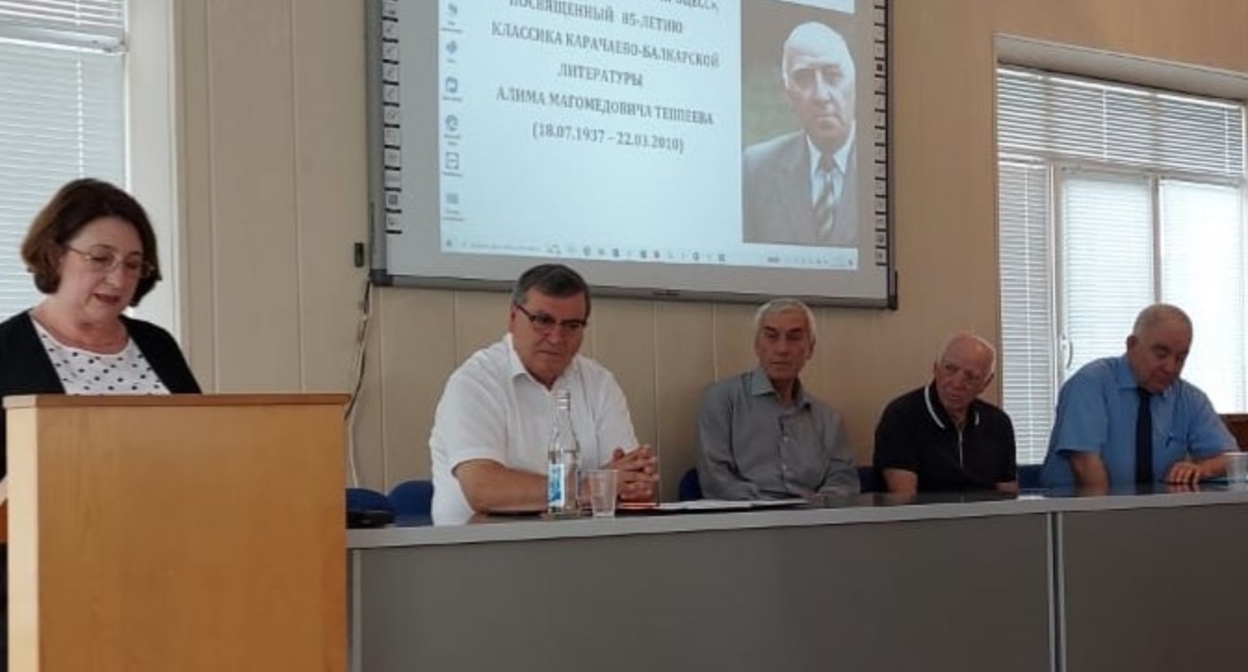 Сотрудники Кабардино-Балкарского института гуманитарных исследований. Фото: пресс-служба КБИГИ http://www.kbigi.ru/?page_id=6787 Сотрудники Кабардино-Балкарского института гуманитарных исследований. Фото: пресс-служба КБИГИ http://www.kbigi.ru/?page_id=6787