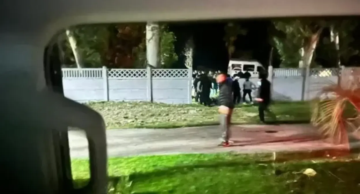 Акция протеста против приватизации дачи "Новый Афон". Фото: https://sova.news/2023/11/24/zaderzhanie-obmanom-aktivistov-protesta-protiv-prodazhi-dachi-novyj-afon-zaderzhali/ Акция протеста против приватизации дачи "Новый Афон". Фото: https://sova.news/2023/11/24/zaderzhanie-obmanom-aktivistov-protesta-protiv-prodazhi-dachi-novyj-afon-zaderzhali/