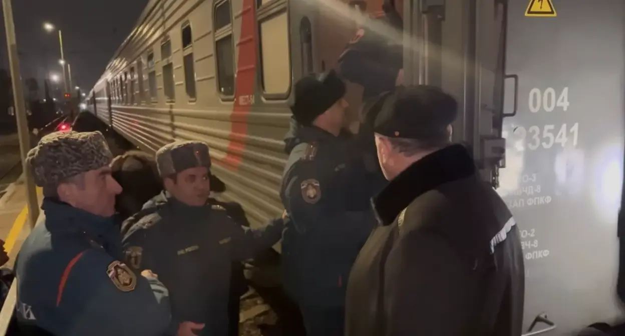 Встреча палестинских беженцев в Махачкале. Фото: Telegram-канал Сергея Меликова Встреча палестинских беженцев в Махачкале. Фото: Telegram-канал Сергея Меликова