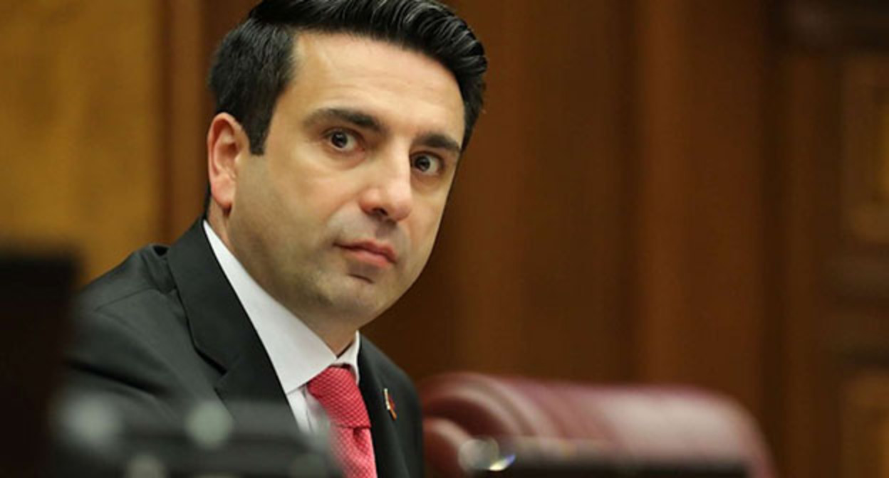 Ален Симонян. Фото: https://report.az/ru/vneshnyaya-politika/alen-simonyan-podpisat-mirnyj-dogovor-s-azerbajdzhanom-mozhno-v-techenie-15-dnej/ Ален Симонян. Фото: https://report.az/ru/vneshnyaya-politika/alen-simonyan-podpisat-mirnyj-dogovor-s-azerbajdzhanom-mozhno-v-techenie-15-dnej/