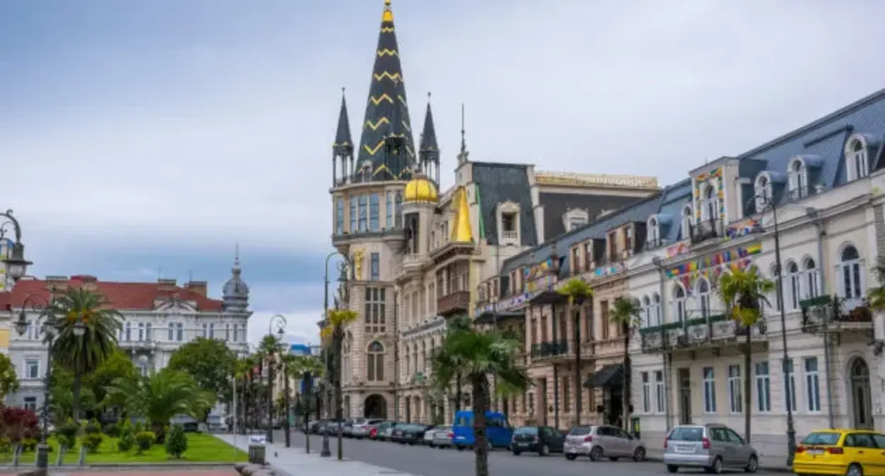 Верховный совет Аджарии. Фото https://sova.news/2020/12/21/6-deputatov-ot-end-sila-v-edinstve-otkazyvayutsya-ot-mest-v-verhovnom-sovete-adzharii/ Верховный совет Аджарии. Фото https://sova.news/2020/12/21/6-deputatov-ot-end-sila-v-edinstve-otkazyvayutsya-ot-mest-v-verhovnom-sovete-adzharii/