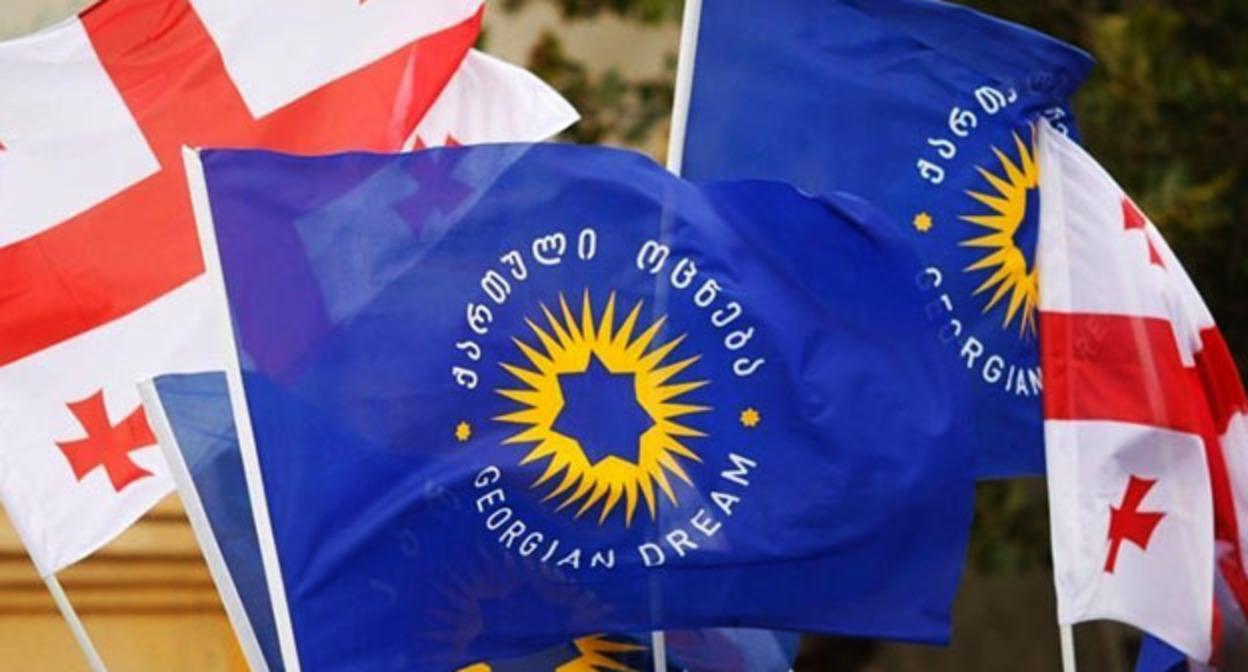 Флаги Грузии и партии "Грузинская мечта". Фото https://report.az Флаги Грузии и партии "Грузинская мечта". Фото https://report.az