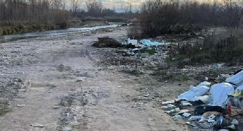 Стихийная свалка в русле реки около села Шалушка. Скриншот публикации https://www.instagram.com/p/C0I4vl-NbC Стихийная свалка в русле реки около села Шалушка. Скриншот публикации https://www.instagram.com/p/C0I4vl-NbC
