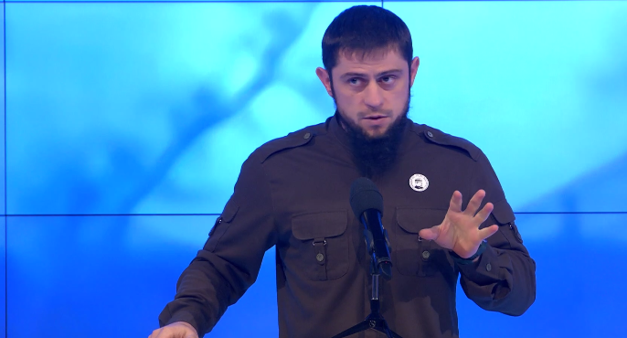 Ахмед Дудаев на встрече с палестинскими беженцами. Стоп-кадр видео из Telegram-канала Ахмеда Дудаева от 03.12.23, https://t.me/akhmeddudaev/2574 Ахмед Дудаев на встрече с палестинскими беженцами. Стоп-кадр видео из Telegram-канала Ахмеда Дудаева от 03.12.23, https://t.me/akhmeddudaev/2574