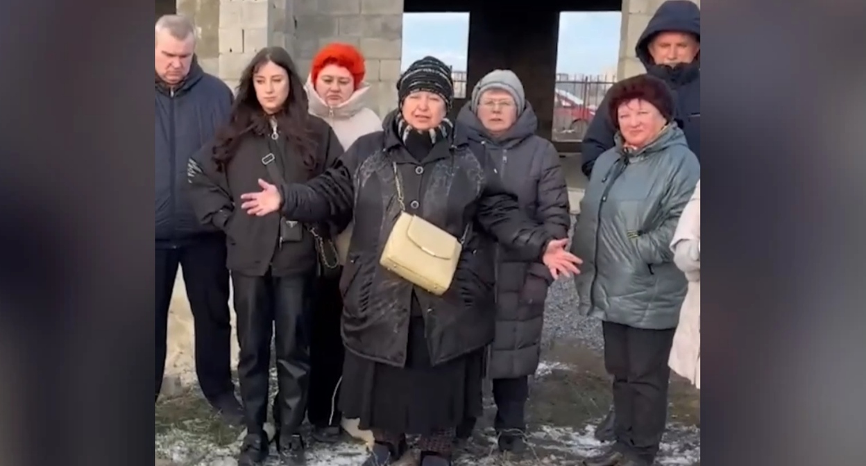 Кадр видеообращения жителей Волжского к Александру Бастрыкину https://v1.ru/text/gorod/2023/12/09/73002455/ Кадр видеообращения жителей Волжского к Александру Бастрыкину https://v1.ru/text/gorod/2023/12/09/73002455/