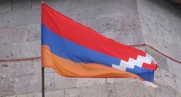 Флаг Нагорного Карабаха, фото: https://ru.wikipedia.org/wiki/%D0%A4%D0%BB%D0%B0%D0%B3_%D0%9D%D0%B0%D0%B3%D0%BE%D1%80%D0%BD%D0%BE-%D0%9A%D0%B0%D1%80%D0%B0%D0%B1%D0%B0%D1%85%D1%81%D0%BA%D0%BE%D0%B9_%D0%A0%D0%B5%D1%81%D0%BF%D1%83%D0%B1%D0%BB%D0%B8%D0%BA%D0%B8 Флаг Нагорного Карабаха, фото: https://ru.wikipedia.org/wiki/%D0%A4%D0%BB%D0%B0%D0%B3_%D0%9D%D0%B0%D0%B3%D0%BE%D1%80%D0%BD%D0%BE-%D0%9A%D0%B0%D1%80%D0%B0%D0%B1%D0%B0%D1%85%D1%81%D0%BA%D0%BE%D0%B9_%D0%A0%D0%B5%D1%81%D0%BF%D1%83%D0%B1%D0%BB%D0%B8%D0%BA%D0%B8