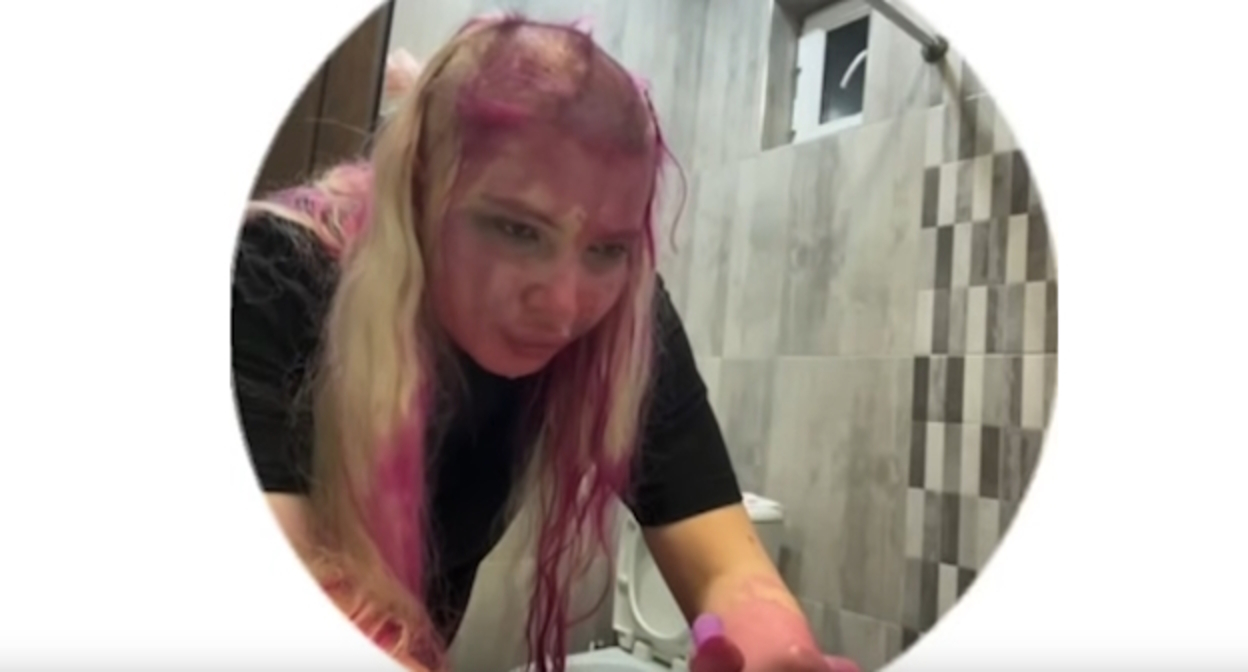 Участница дебоша в Ереване, стоп-кадр видео канала
Юля Финес, https://www.youtube.com/watch?v=cVOIOQNKYO0 Участница дебоша в Ереване, стоп-кадр видео канала
Юля Финес, https://www.youtube.com/watch?v=cVOIOQNKYO0
