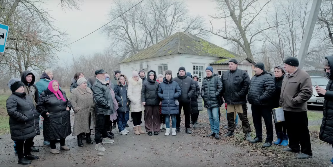 Обращение жителей поселка Зеленый к Путину. Скриншот видео из сообщества "ВКонтакте" Azak Tv от 08.12.23, https://vk.com/azak_tv?w=wall-148824244_1630

