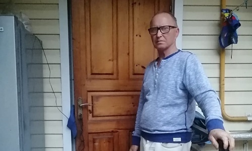 Владимир Атаманчук на пороге своего дома. Фото Кристины Романовой для "Кавказского узла" Владимир Атаманчук на пороге своего дома. Фото Кристины Романовой для "Кавказского узла"