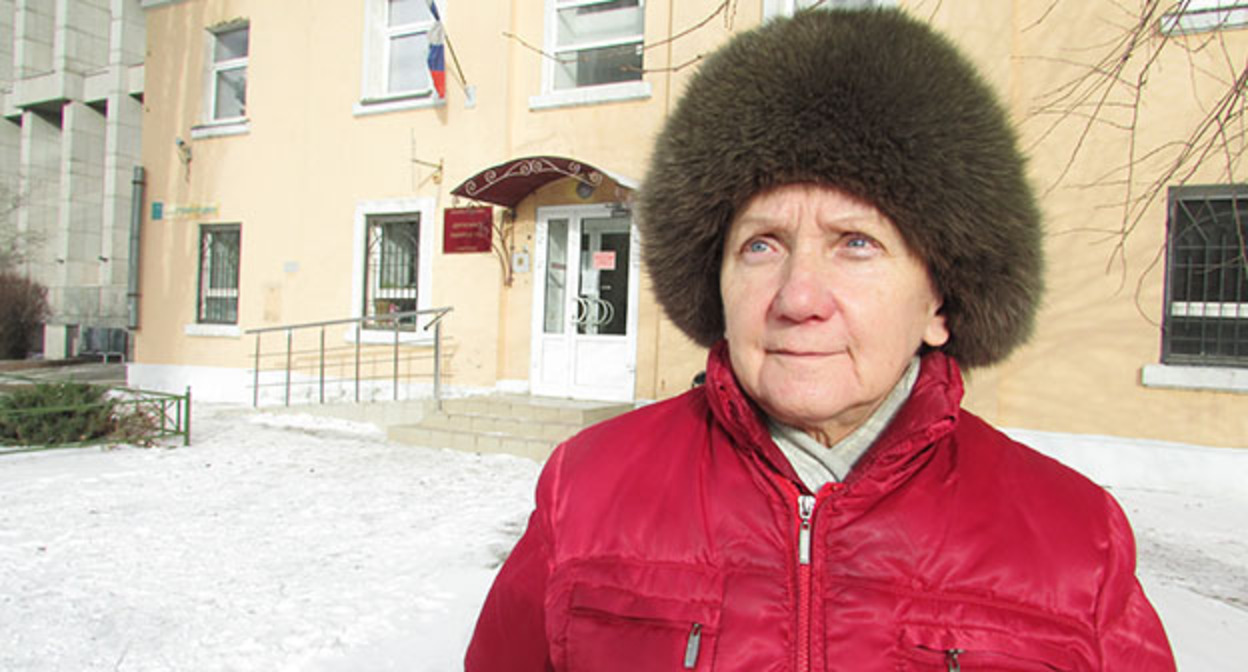 Наталья Дорожнова возле суда. Фото Вячеслава Ященко для "Кавказского узла" Наталья Дорожнова возле суда. Фото Вячеслава Ященко для "Кавказского узла"