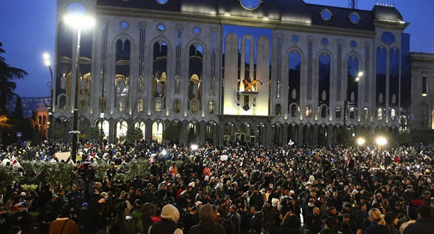 Акция протеста в Тбилиси. Фото: https://report.az/ru/v-regione/v-tbilisi-prohodit-akciya-protesta-protiv-novogo-kodeksa-oborony-gruzii/ Акция протеста в Тбилиси. Фото: https://report.az/ru/v-regione/v-tbilisi-prohodit-akciya-protesta-protiv-novogo-kodeksa-oborony-gruzii/