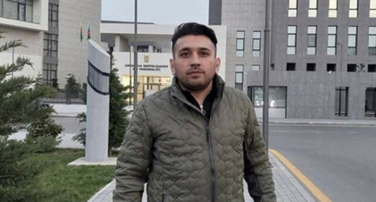 Самир Ашуров. Фото http://www.massa.az/news/ru/17879/policiya-zaderjala-oppozicionnogo-aktivista-departirovannogo-iz-germanii Самир Ашуров. Фото http://www.massa.az/news/ru/17879/policiya-zaderjala-oppozicionnogo-aktivista-departirovannogo-iz-germanii