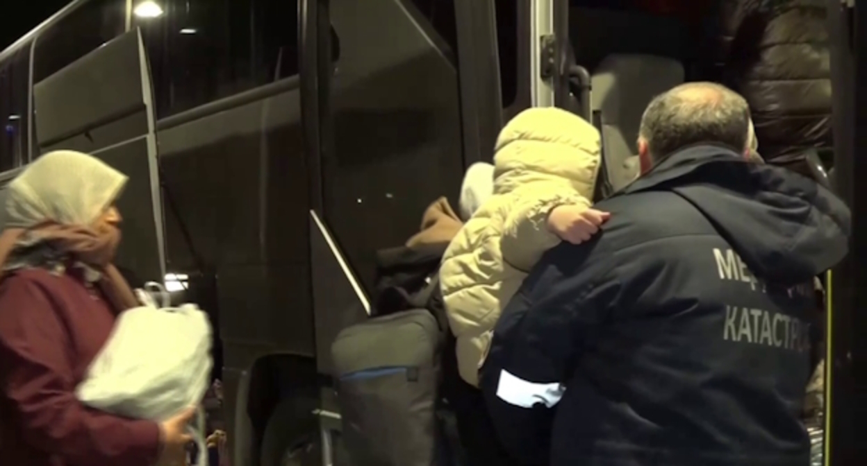 Беженцы в КЧР, стоп-кадр видео https://t.me/rashid_temrezov/4538 Беженцы в КЧР, стоп-кадр видео https://t.me/rashid_temrezov/4538