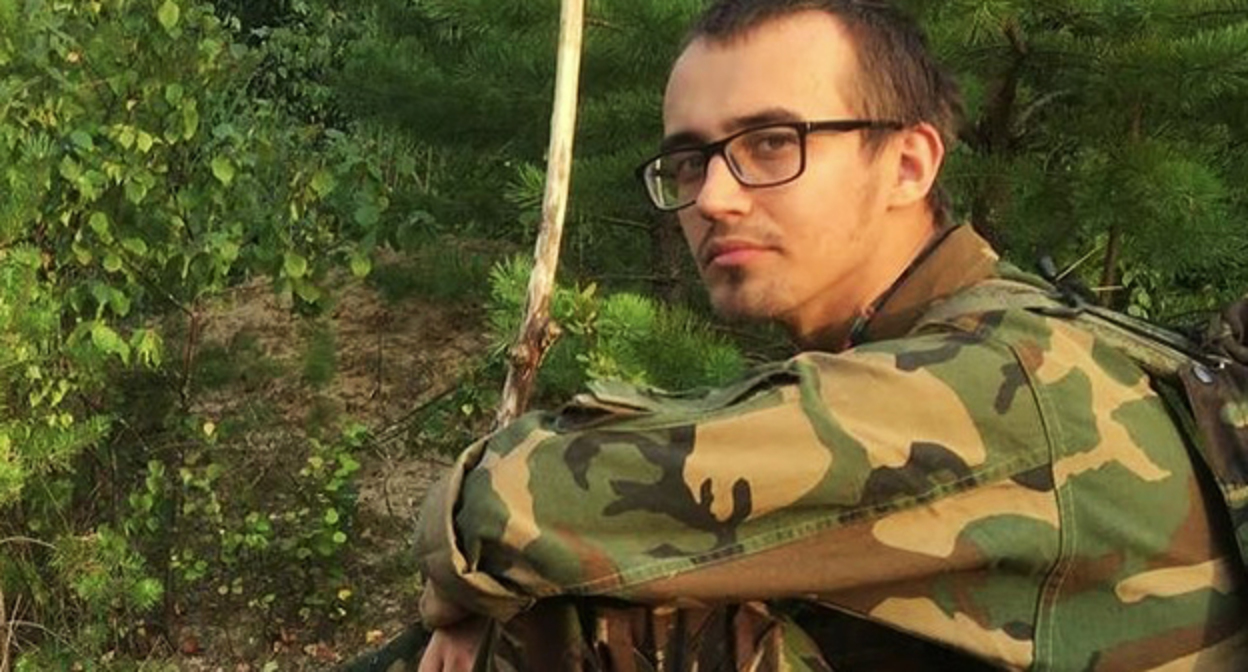 Дмитрий Кудряшов. Фото https://www.kavkazr.com/a/v-otnoshenii-aktivista-vozlozhivshego-svinuyu-golovu-k-pamyatniku-kadyrovu-vozbudili-dela-o-krazhe-i-nasilii/32741594.html признан инагентом Дмитрий Кудряшов. Фото https://www.kavkazr.com/a/v-otnoshenii-aktivista-vozlozhivshego-svinuyu-golovu-k-pamyatniku-kadyrovu-vozbudili-dela-o-krazhe-i-nasilii/32741594.html признан инагентом