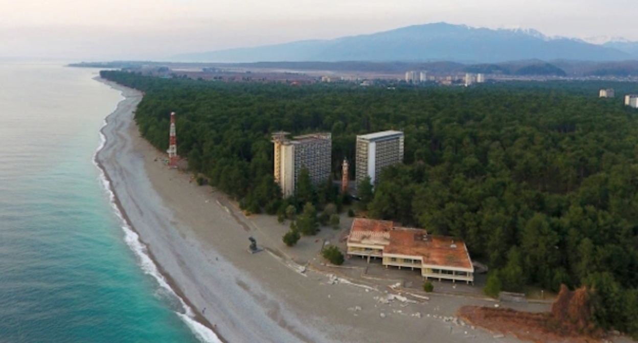 Пицунда, фото: https://ru.wikipedia.org/wiki/%D0%9F%D0%B8%D1%86%D1%83%D0%BD%D0%B4%D0%B0 Пицунда, фото: https://ru.wikipedia.org/wiki/%D0%9F%D0%B8%D1%86%D1%83%D0%BD%D0%B4%D0%B0