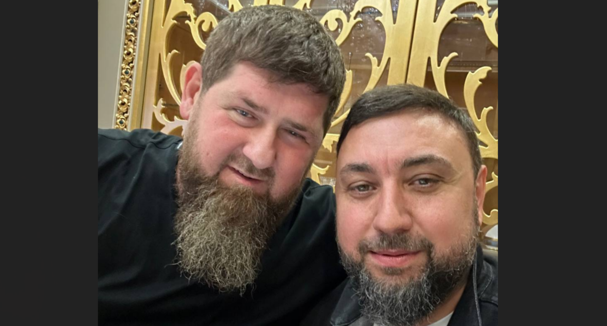 Рамзан Кадыров (слева) и Шамсаил Саралиев. Скриншот фото из Telegram-канала Саралиева от 5.10.23, https://t.me/saraliev/1056 Рамзан Кадыров (слева) и Шамсаил Саралиев. Скриншот фото из Telegram-канала Саралиева от 5.10.23, https://t.me/saraliev/1056