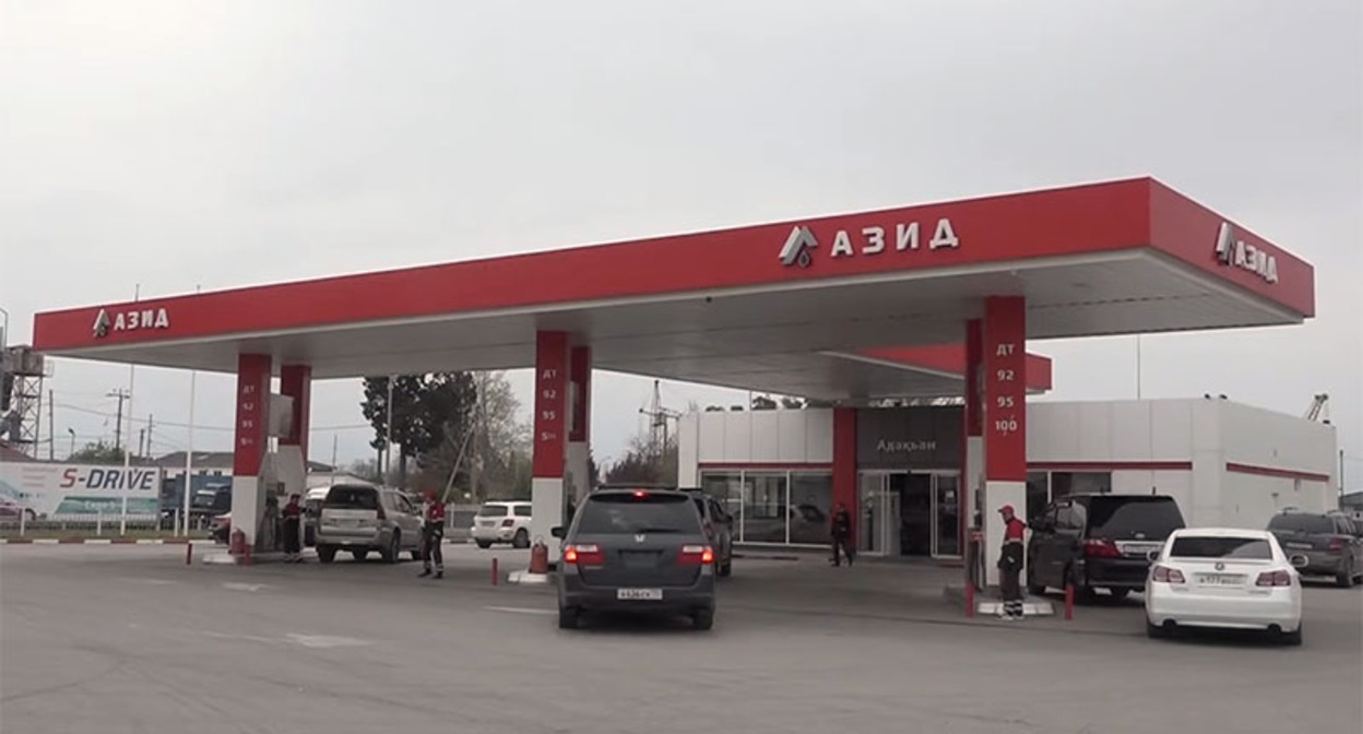 Автозаправочная станция в Сухуме. Кадр из видео https://www.youtube.com/watch?v=-85KLT62zzs Автозаправочная станция в Сухуме. Кадр из видео https://www.youtube.com/watch?v=-85KLT62zzs